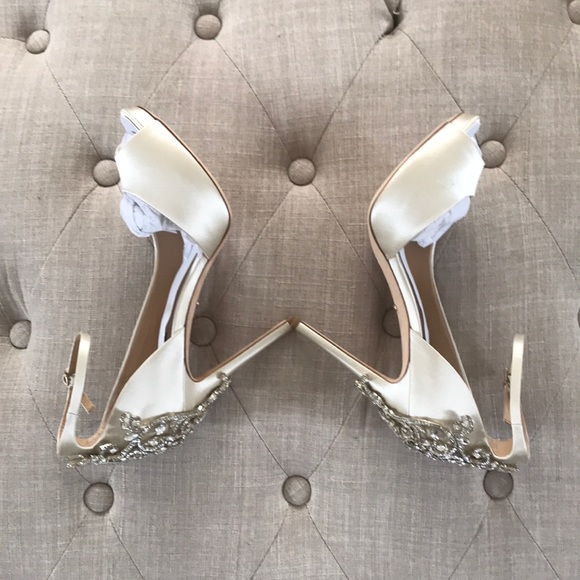 Badgley Mischka Embellished peep toe sandals - Picture 5 of 8